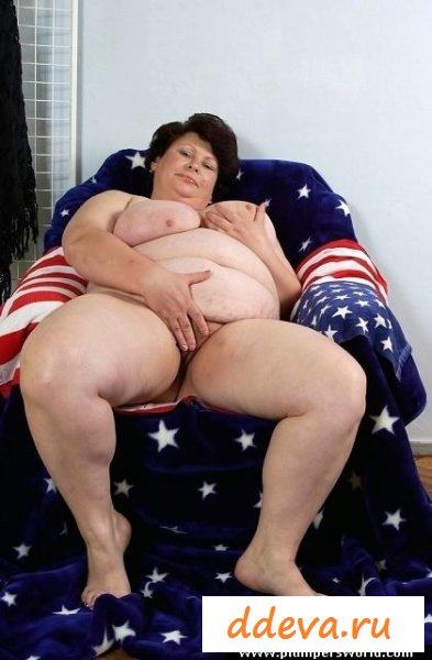 Американская голая толстуха обожает дрочить